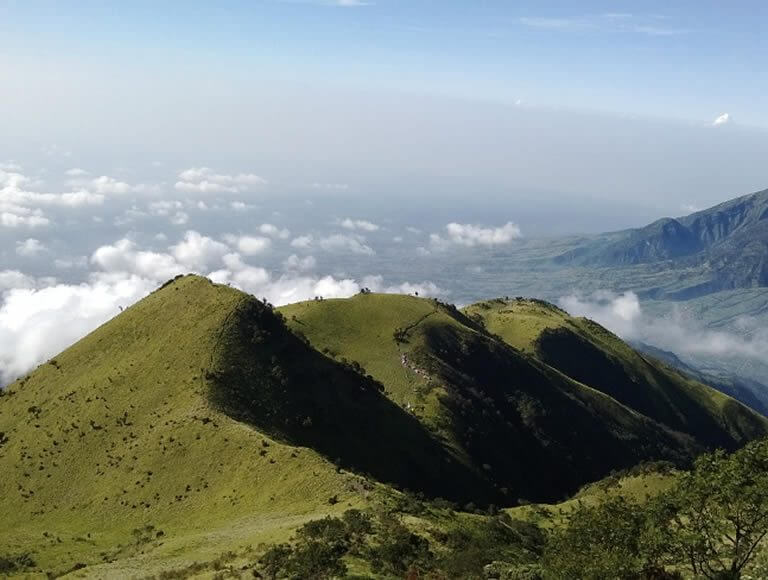 Garda Oto, 10 Gunung di Indonesia Dengan Pemandangan Terindah